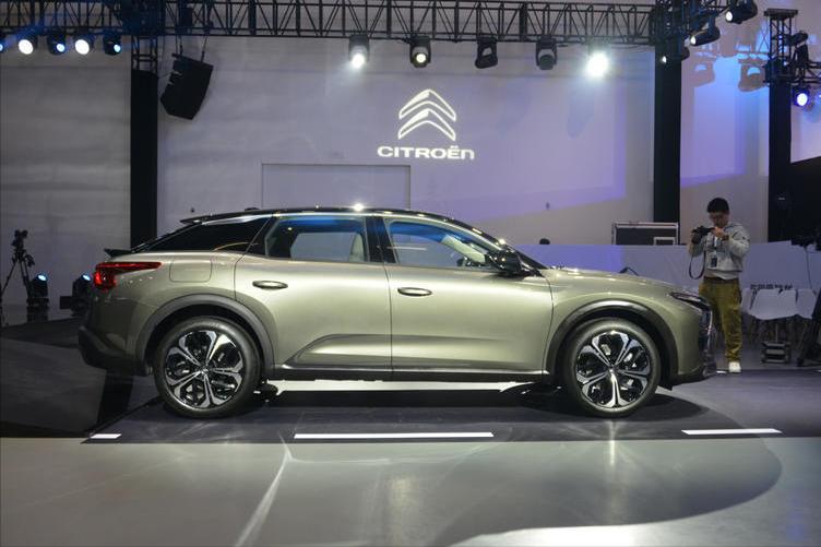 凡尔赛c5x和思域谁安全,凡尔赛c5x对比cx4百公里加速