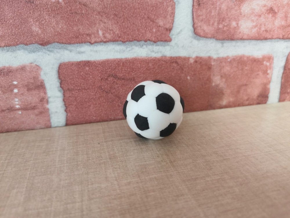 足球场景黏土作品教程,用黏土做的足球放在什么上好看