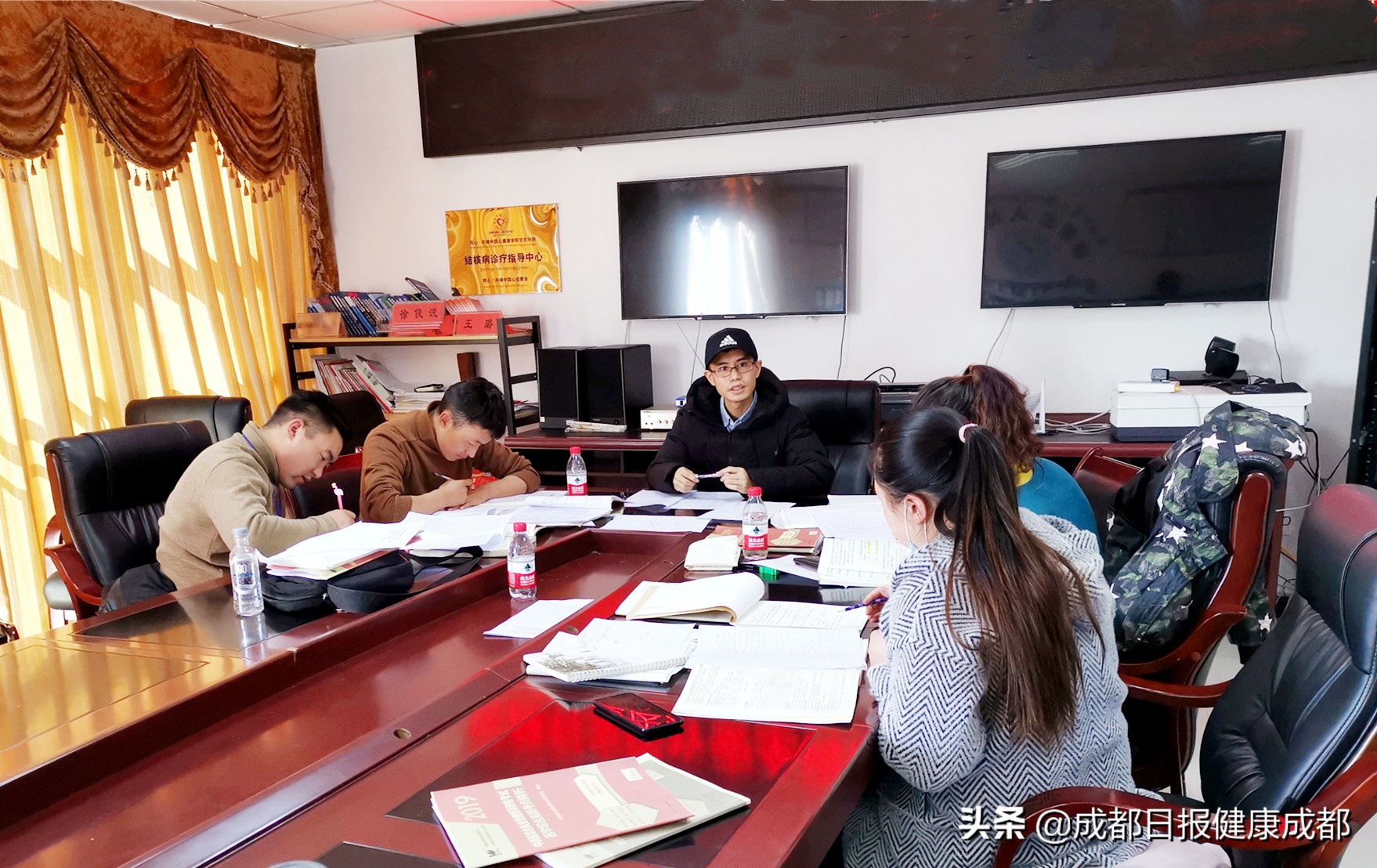 4000米高原的奇遇：毕业十年的同窗，在帮扶医院手术室重逢