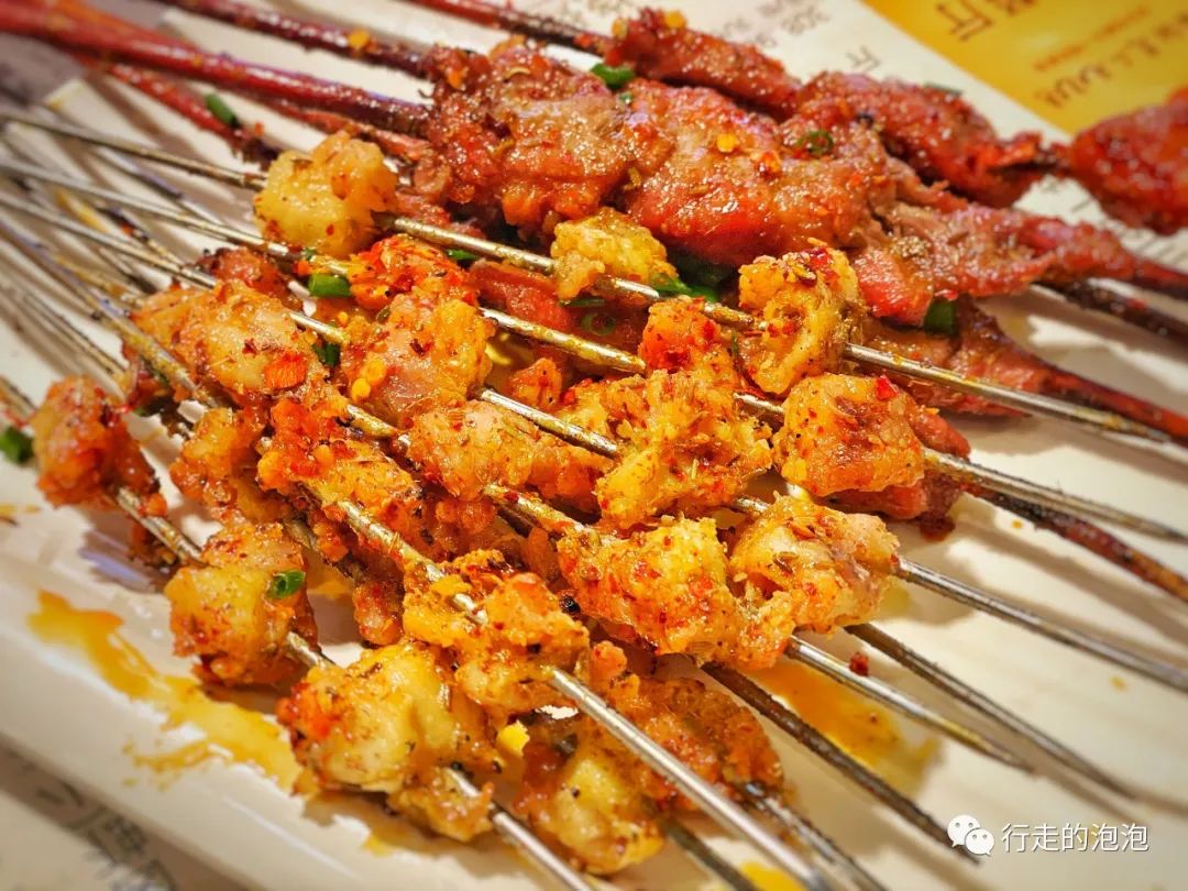 「岳阳攻略」被誉为“湖南夜宵扛把子”的烧烤城,还是小龙虾基地