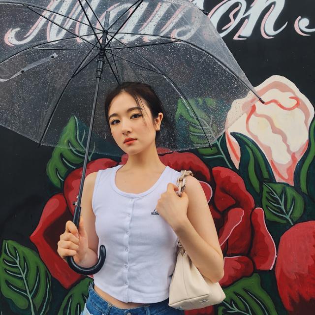 李兰迪绝美牛仔短裤照片,李兰迪晒男友视角照