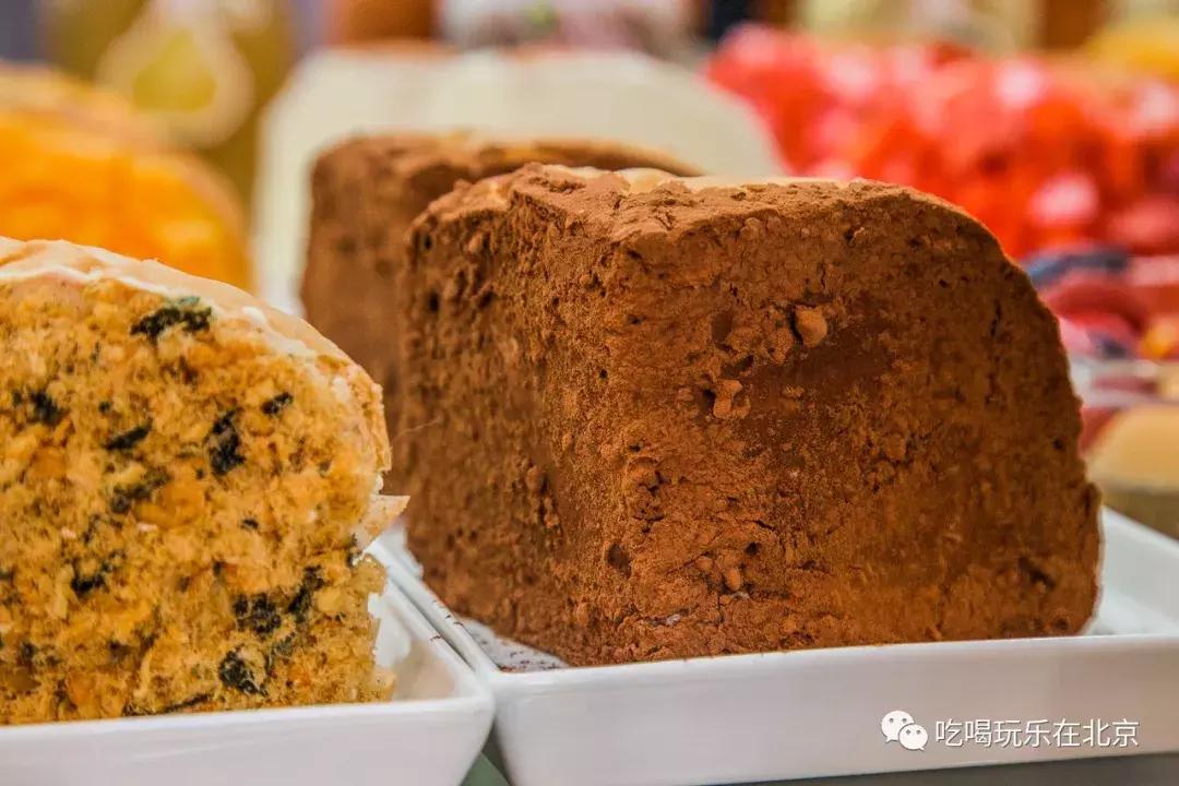 为了吃这个包包，排了80米长队！