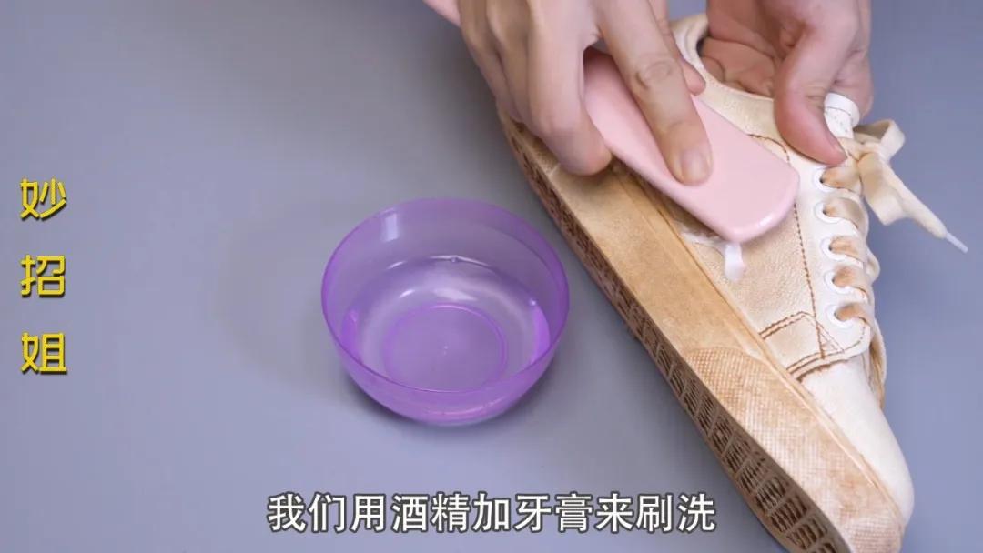 白鞋水洗后发黄,白鞋发黄变脏怎么办