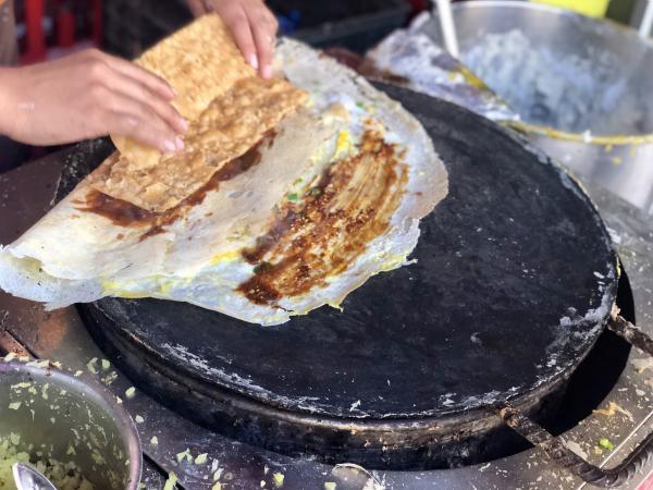 卖煎饼都月入3万,煎饼大妈真的能月入三万吗