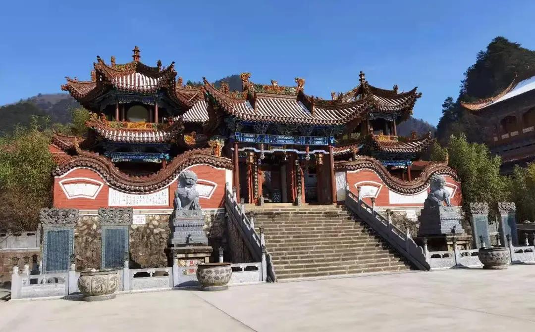 实拍甘肃天水最有名的寺庙净土寺,游客甘肃天水净土寺曼殊寺