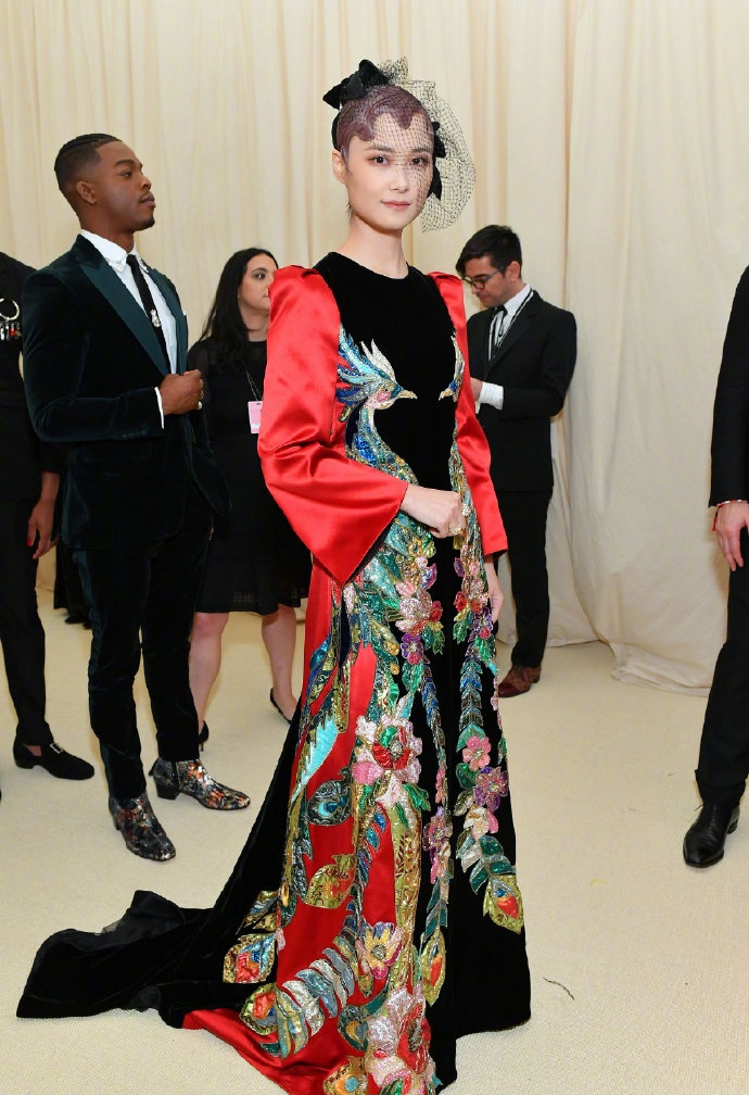 李宇春获时尚独宠,李宇春戛纳红毯gucci