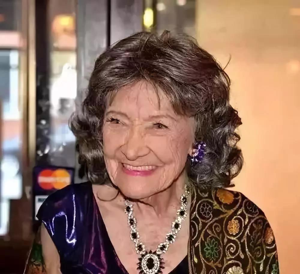 世界最小年龄的瑜伽教练,世界最年长瑜伽老师