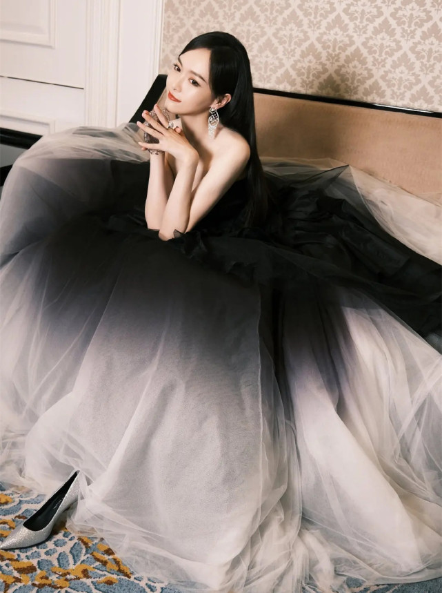 红毯造型，唐嫣林允的公主风不灵了？乔欣钟楚曦争做复古港风美人
