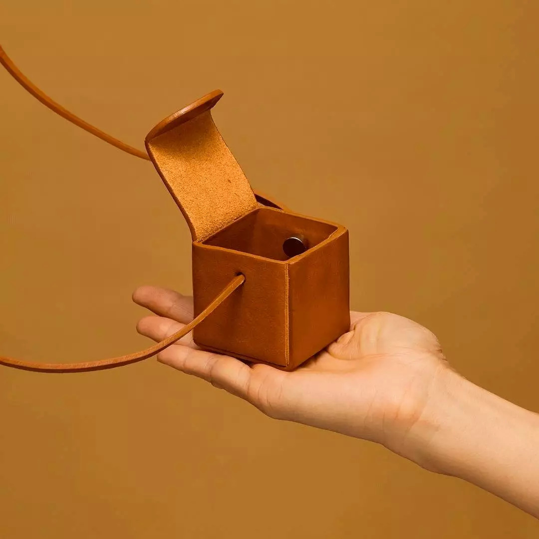 我的胸，我的手指，我的脚腕……都需要一只包包