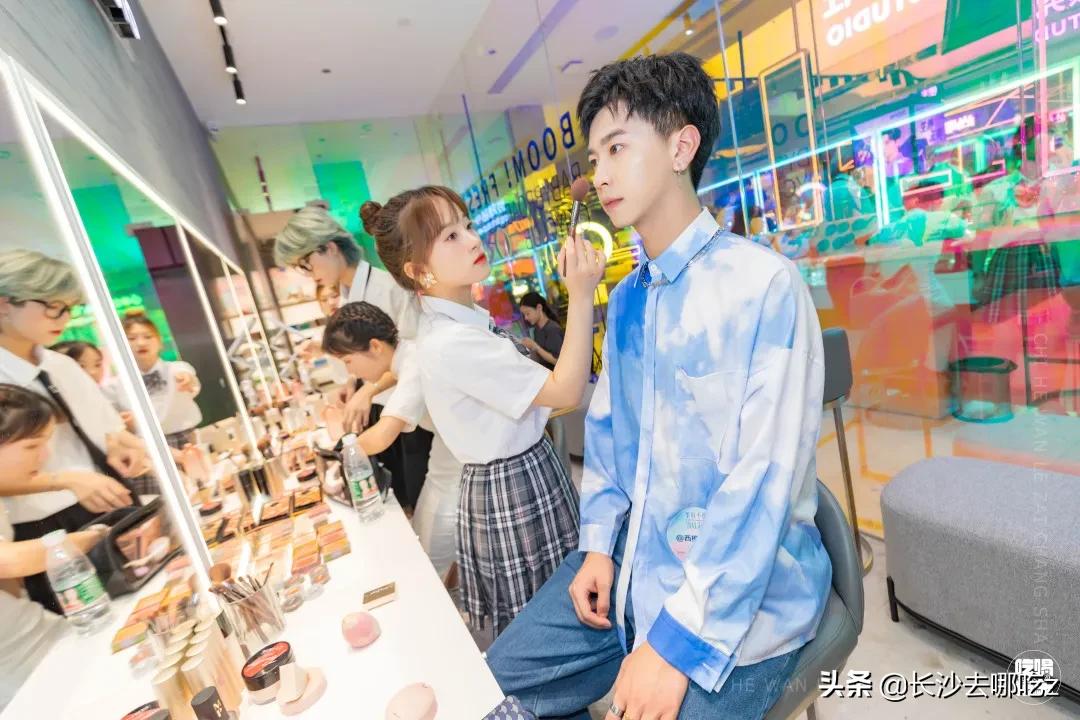 全能艺人符龙飞闪现BOOM!FRESH!与40+百万级红人定义美妆新空间