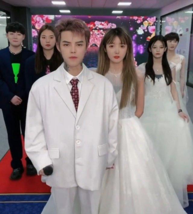 嘎子谢孟伟和潘长江连麦搞笑视频,嘎子谢孟伟和潘长江是师徒关系吗