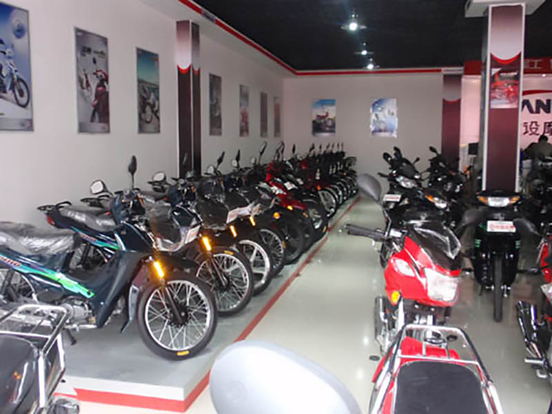 创业靠养蜂致富,90后养蜂创业小伙子