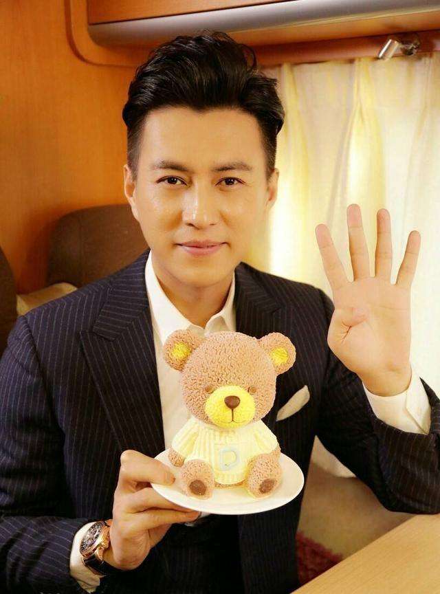 如果首席医*能官**拍成电视剧，你觉得书中的角色由谁来演合适？