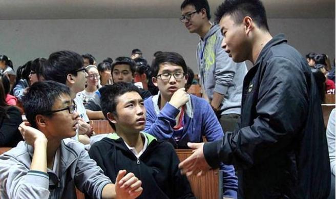 一般在大学入党辅导员会给谁,大学生入党支部书记和辅导员