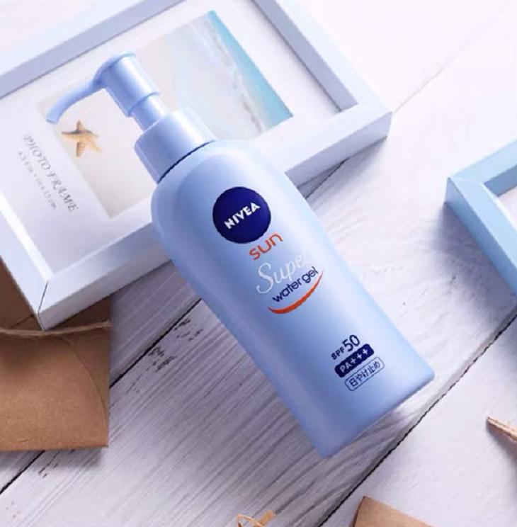 哪种防晒霜防晒防汗持久平价,夏天防紫外线最好的防晒霜