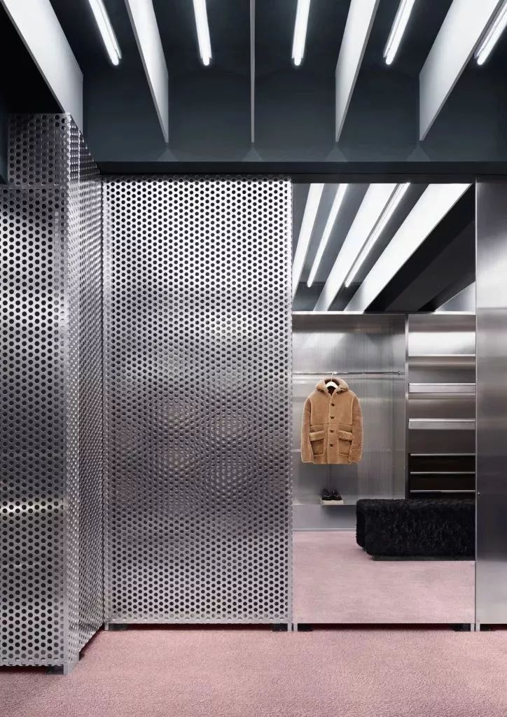 全球仅50多家店、年销售2亿欧元的Acne，门头竟然无LOGO？