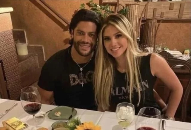 上港队长和前妻照片,上港队长和前妻的关系