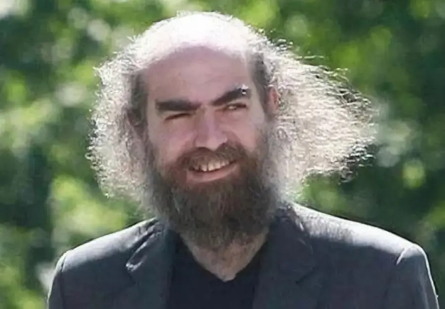 活着的“数学鬼才”有多牛?这位哥们3份手稿“压趴”整个数学界