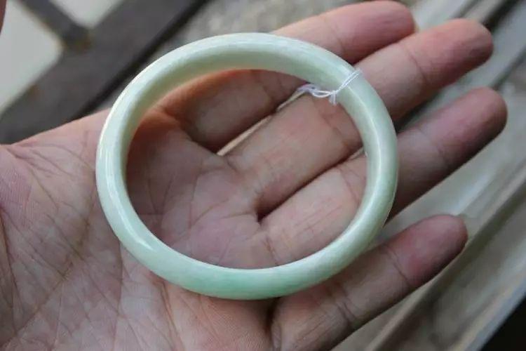 不小心打碎玉镯子24万什么连续剧,把戴了十几年的手镯打碎会不好吗