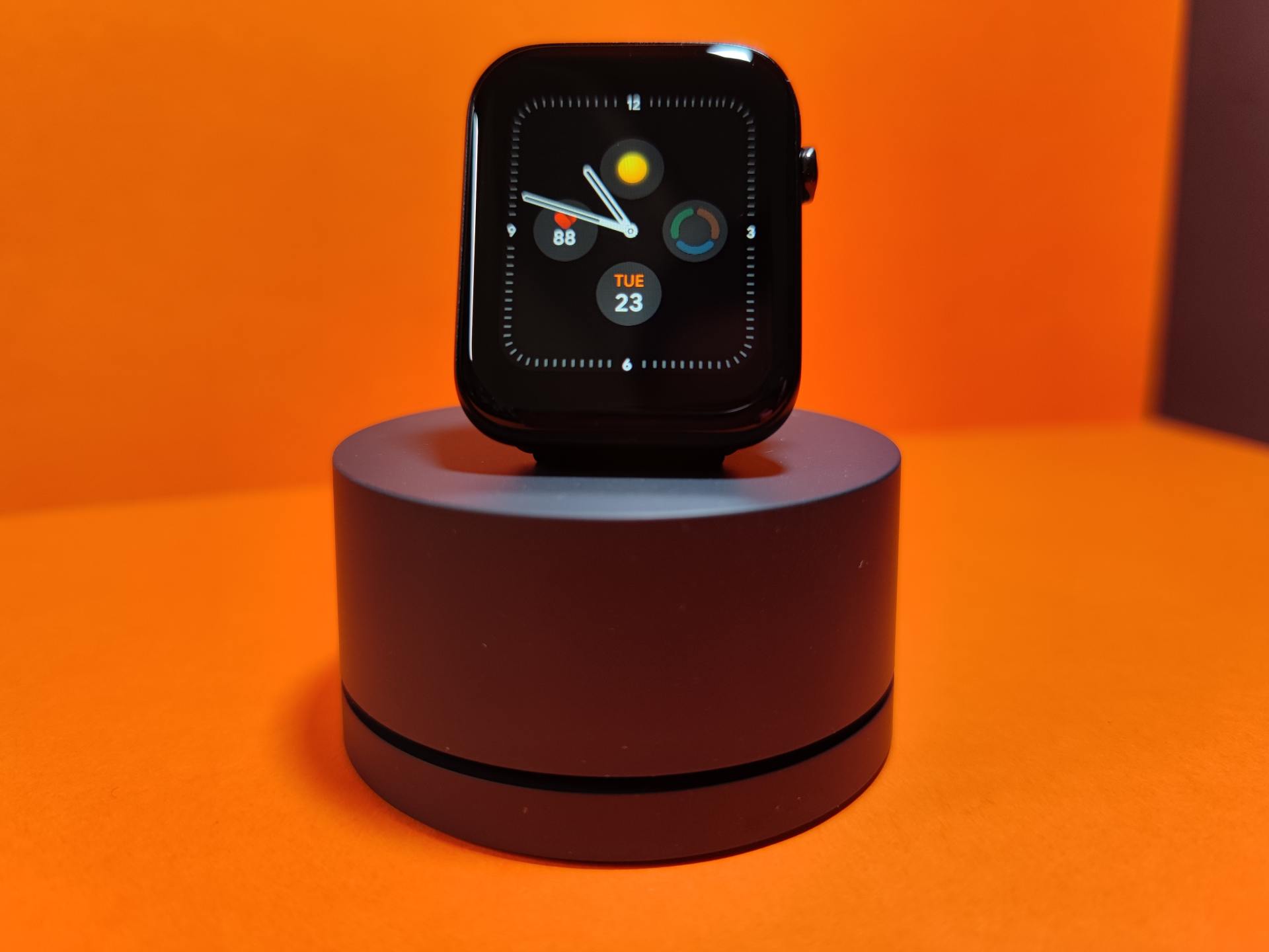 能测气温气压的智能手表,可监测体温和血糖的手表