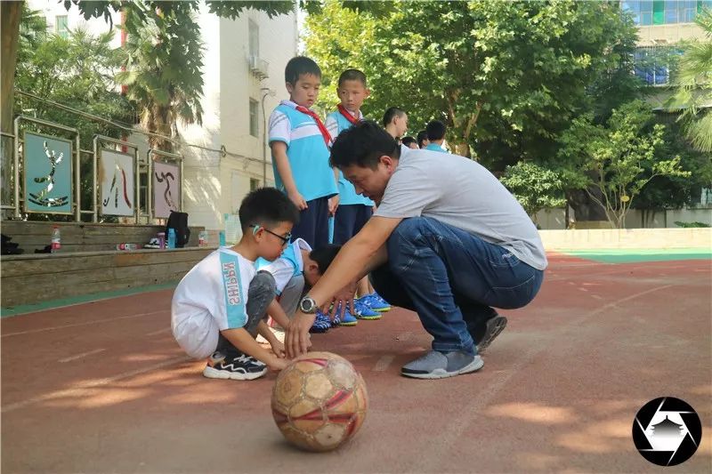 西安莲湖小学生踢足球,西安儿童踢足球