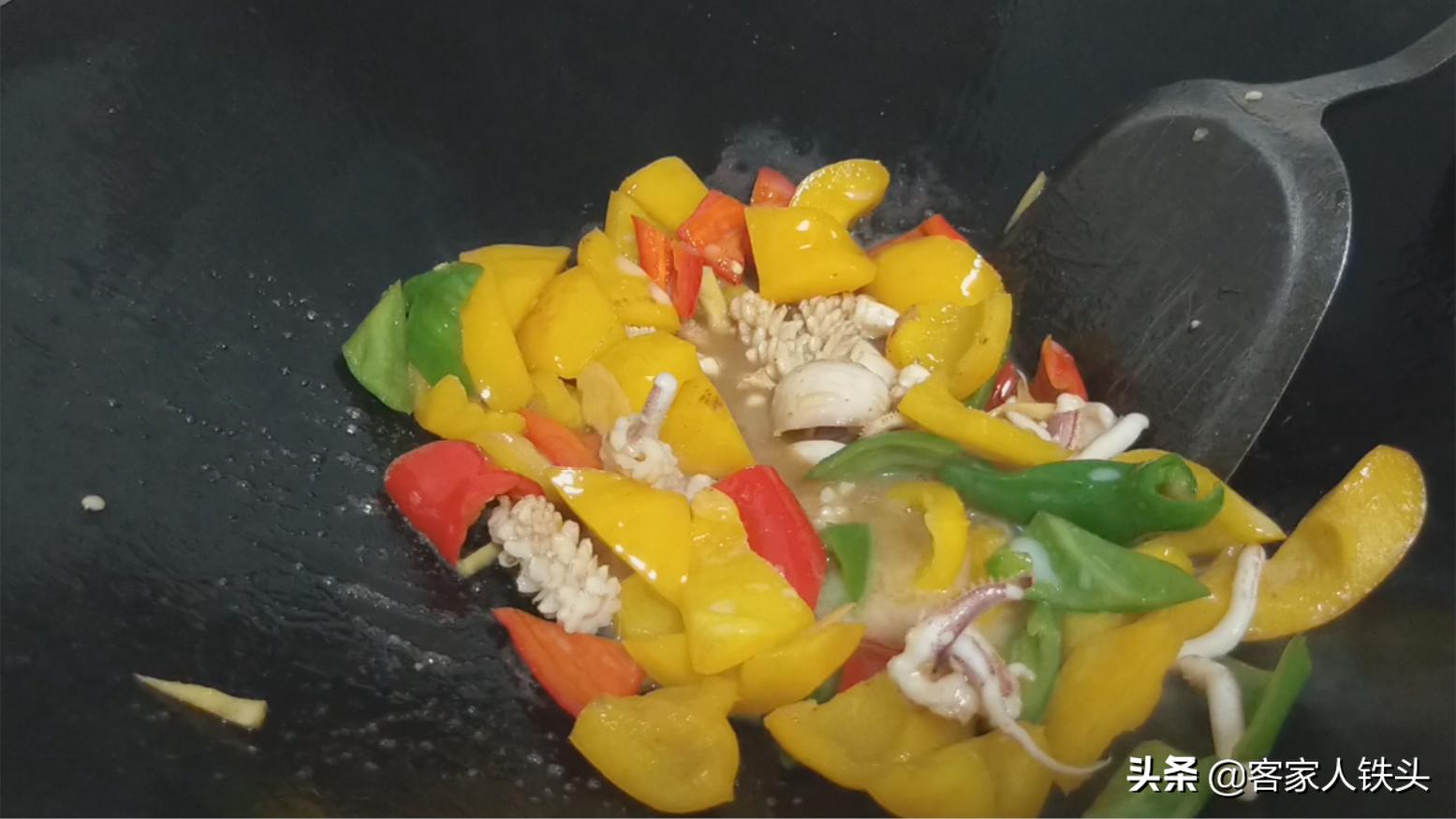 鱿鱼怎么切才好看视频,鱿鱼怎么切才不会卷起来