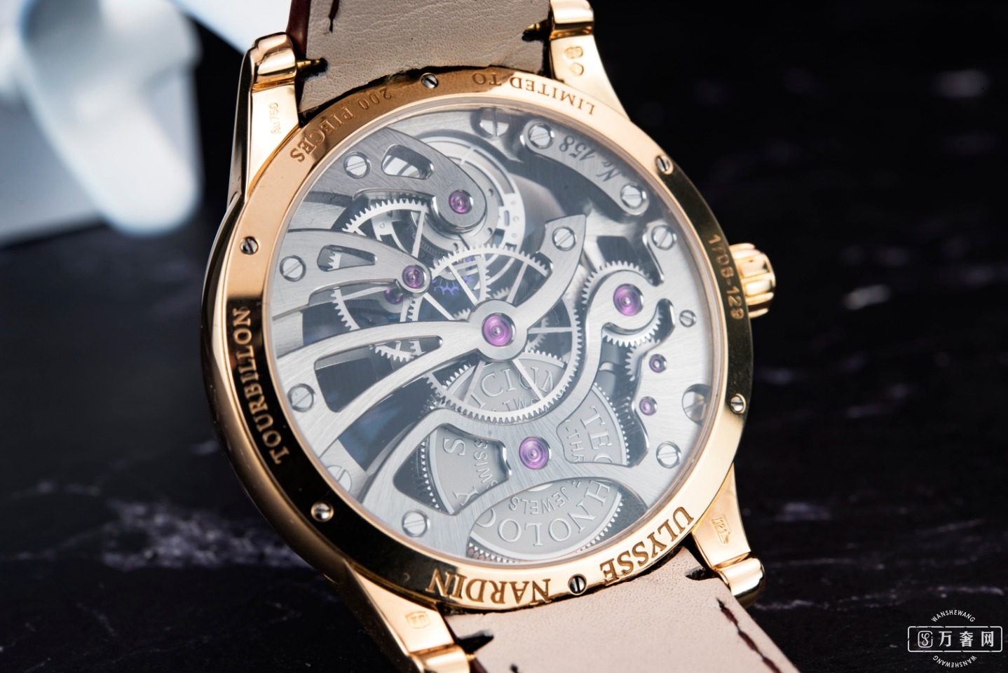 雅典表蓝宝石,手表界的大佬