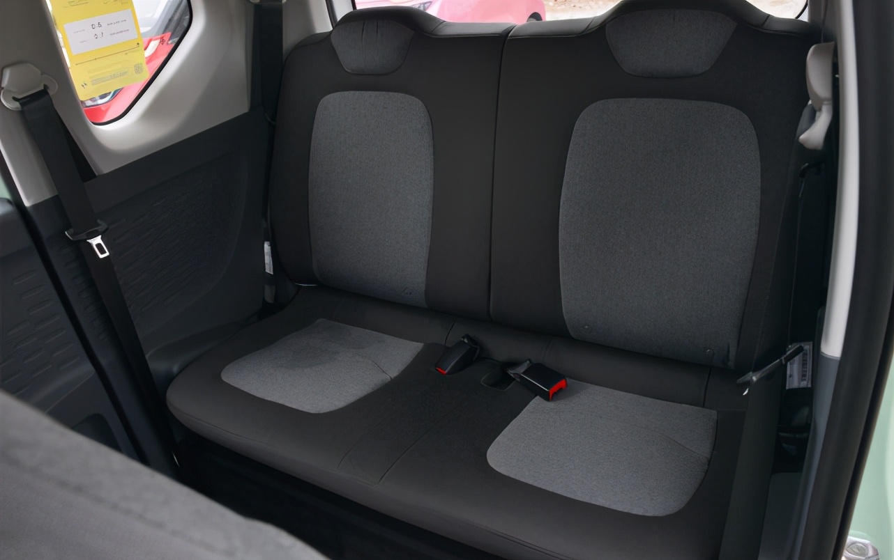 五菱宏光miniev好还是奔奔好,五菱宏光miniev对比奔奔