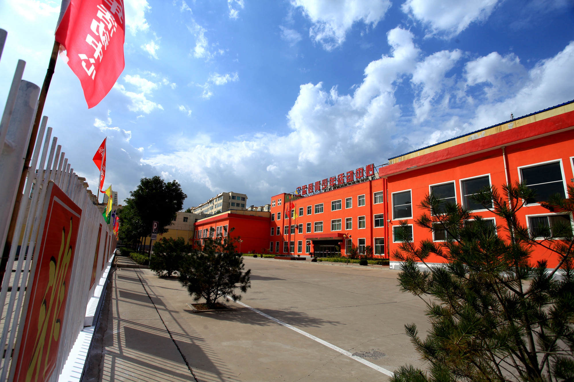 金鸡艺术《舞动人生梦想起航》专场晚会在青少年活动中心演出