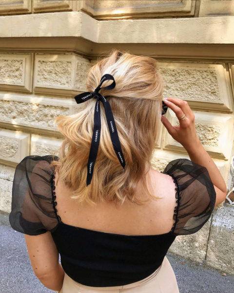 又黄又毛躁的头发,女士头发又细又黄油腻