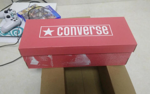 匡威书包的红标和黑标在哪里,匡威三星标是凸起来的吗