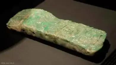 美国西部岩壁上发现商朝文字,美国加州岩石壁发现商朝甲骨文