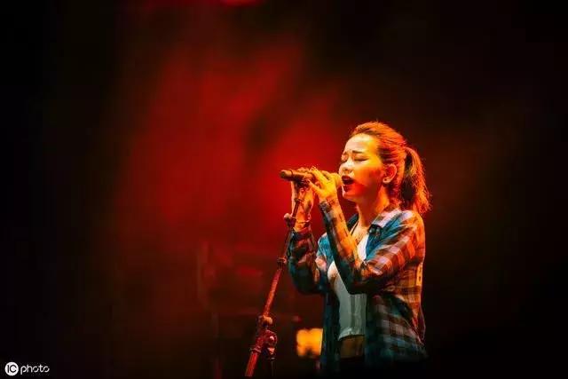 唱歌时如何轻松的换气,唱歌时怎么样换气