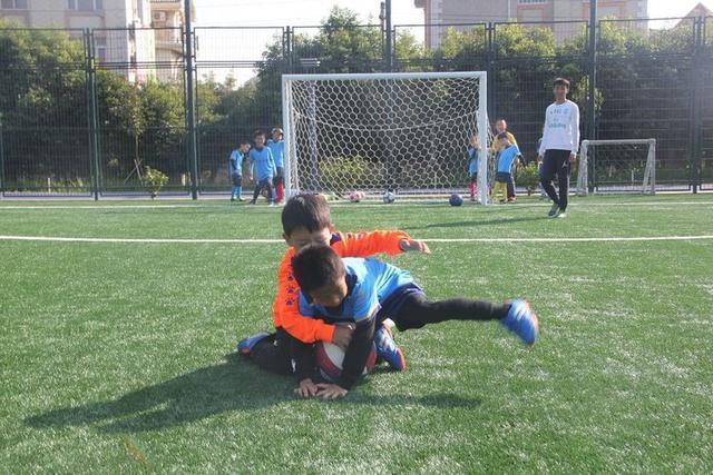 感受阳光感受生活的乐趣,感受阳光的美好传递运动的快乐