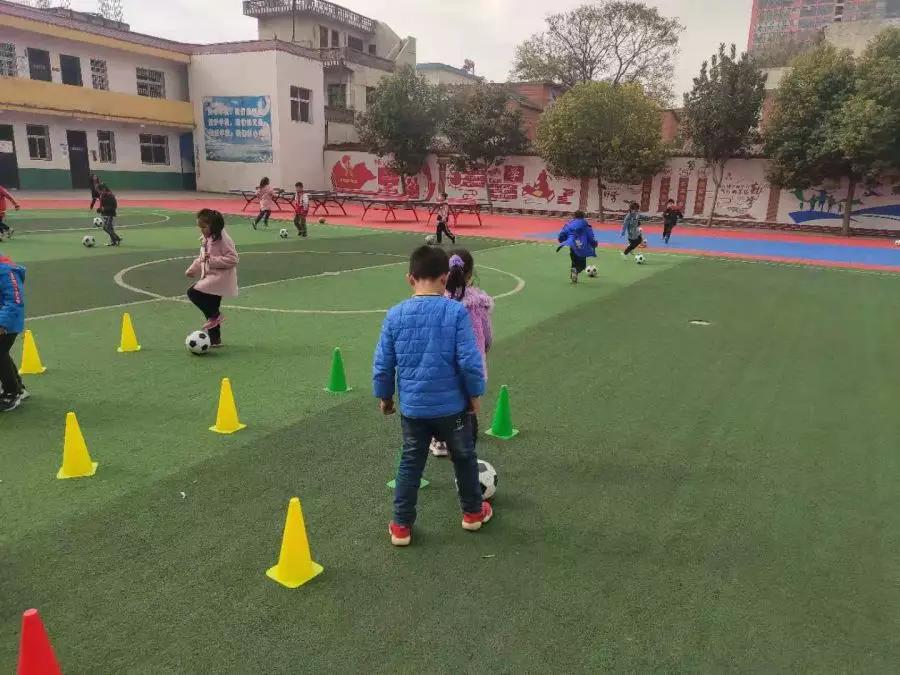幸福小学举行校园足球联赛,邓州市校园足球比赛