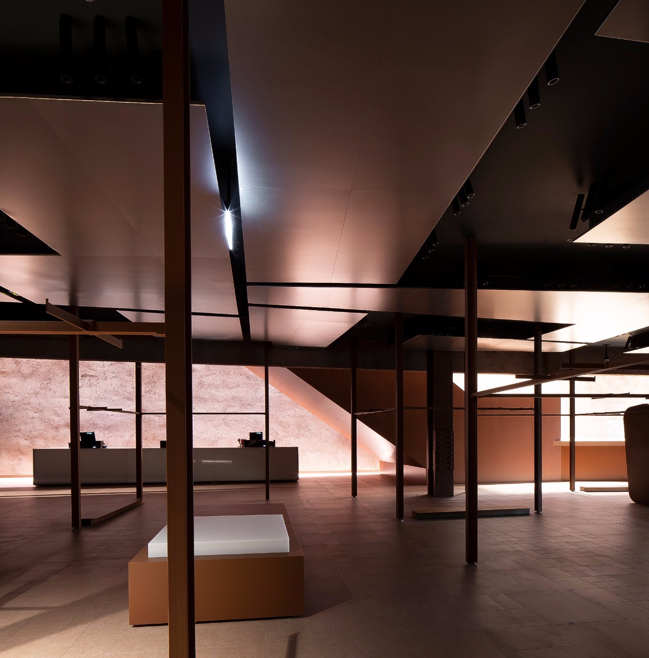 新作|东仓：UR伦敦旗舰店--稀声