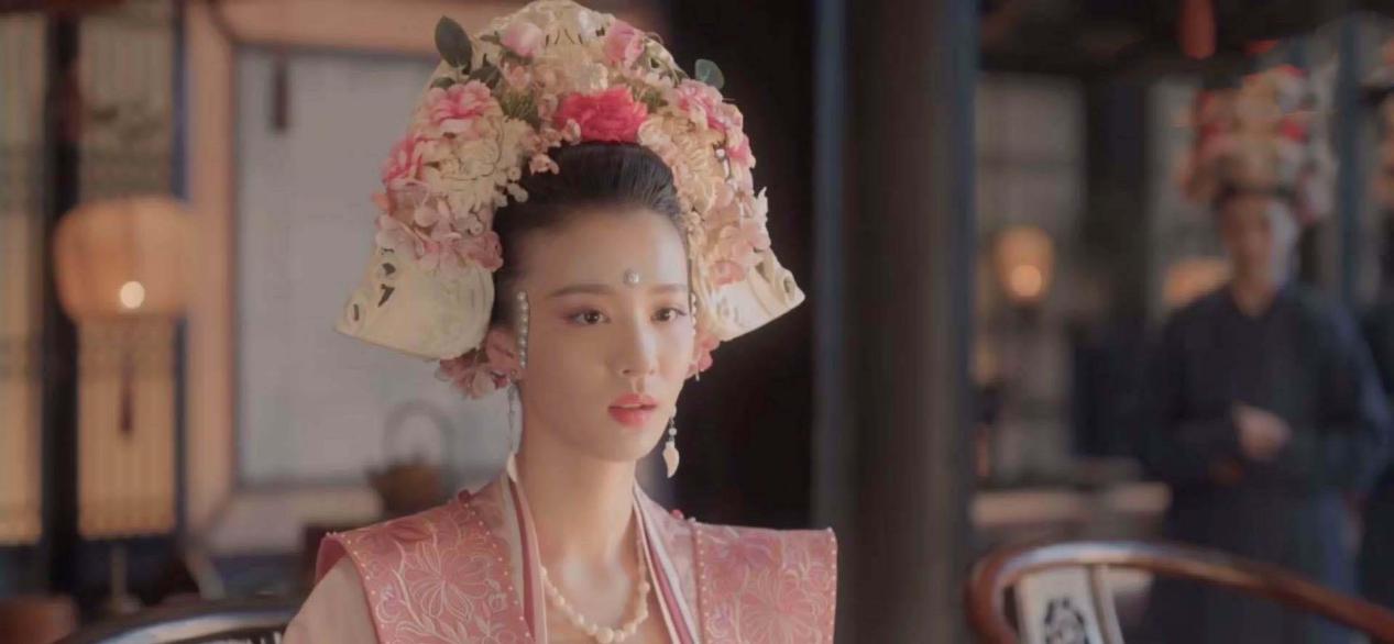 清平乐张贵妃粉色头冠,清平乐张贵妃满头珍珠