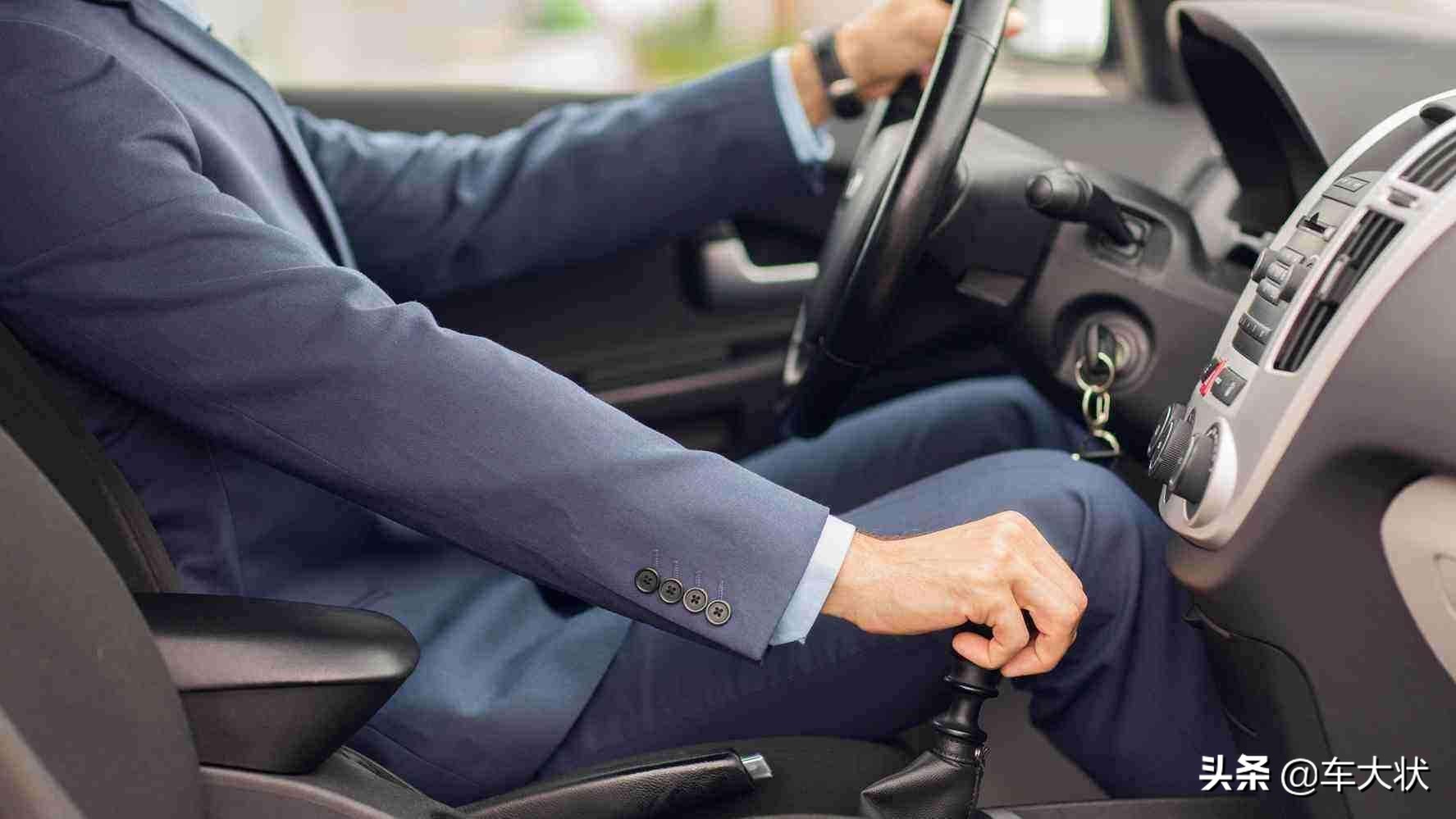 舰载机弹射起步和非弹射起步,有弹射起步和没有弹射起步