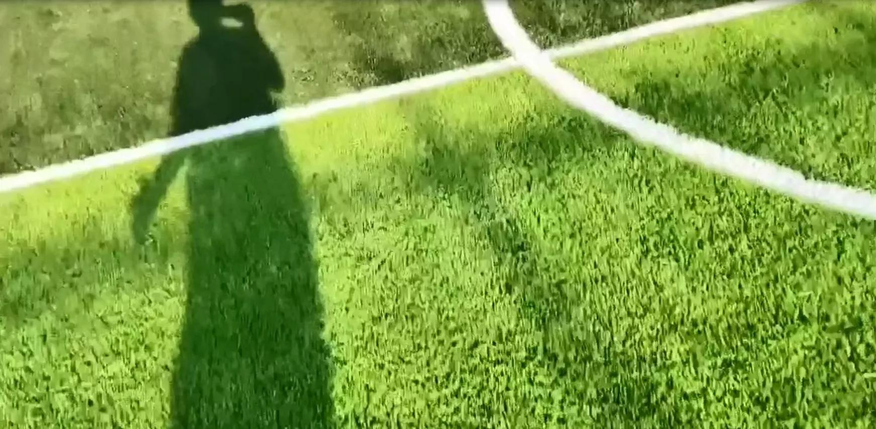 屏喧联趣友福，长长远远；镜静映心郎情，悠悠袅袅。