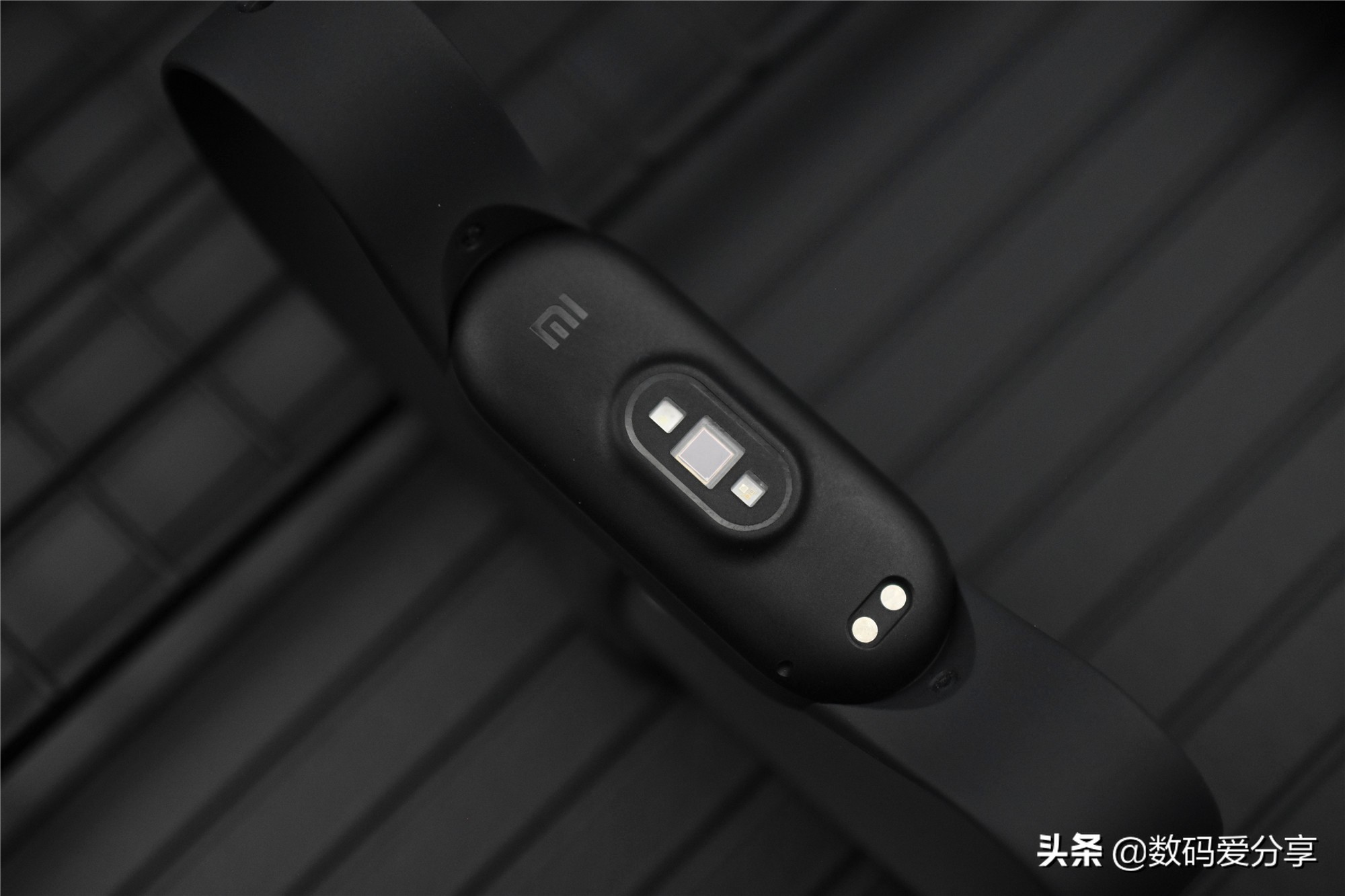 小米手环5体验：售价189，和小米手环4长得一样，还值不值得买？