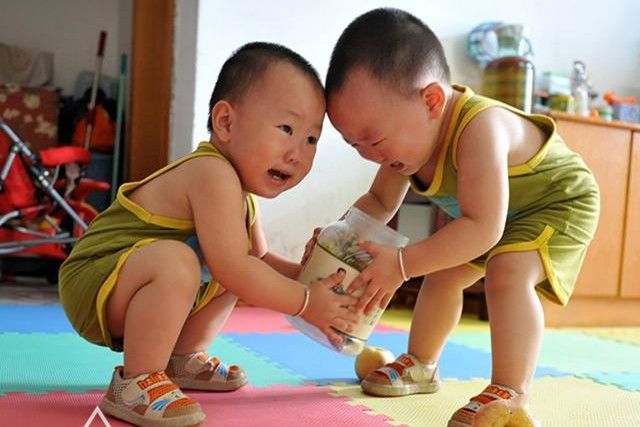 孩子窝里横在外怂什么原因,孩子窝里横性格