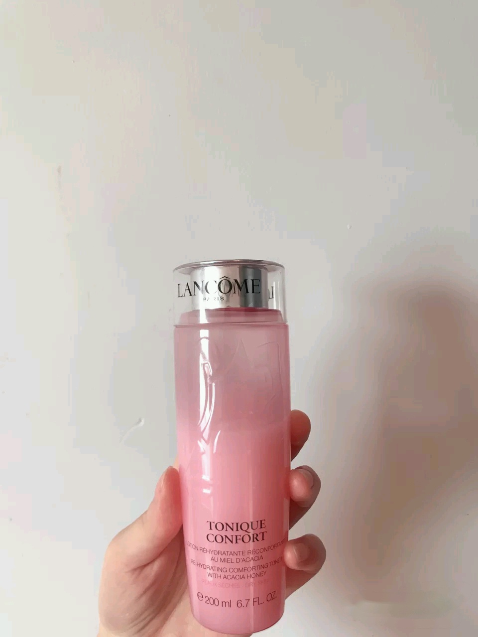 雅诗兰黛跟资生堂哪个好用,雅诗兰黛和资生堂哪个性价比高