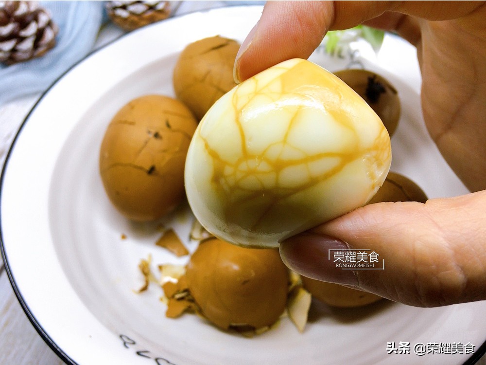 茶叶蛋很香吃起来更香,茶叶蛋很香但是不咸
