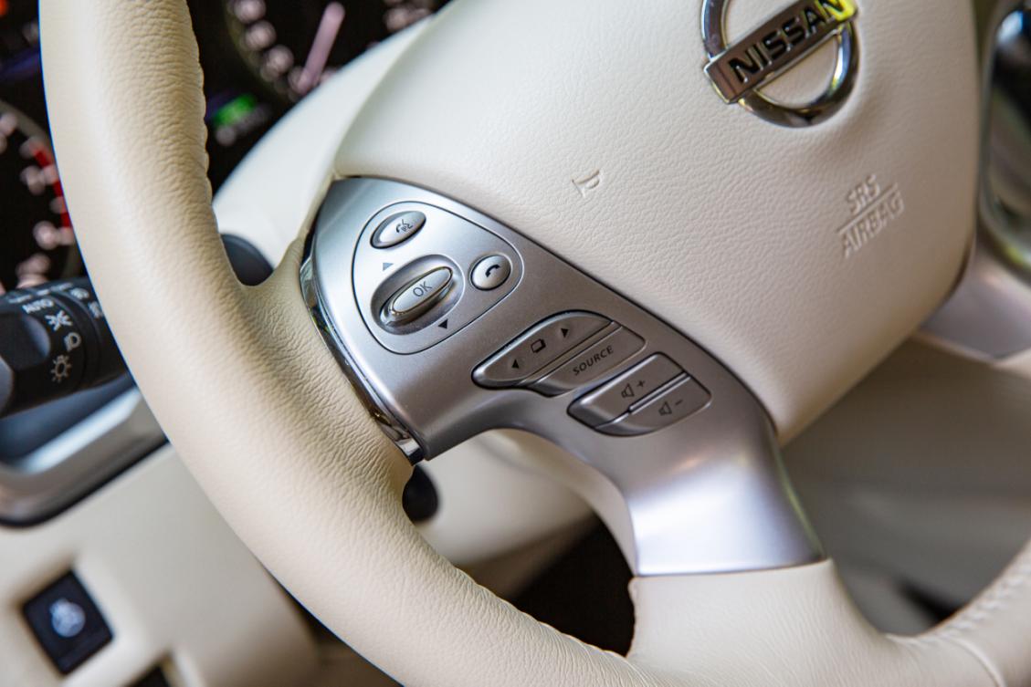 李扬试驾日产楼兰25t,日产楼兰2019款2.5l试驾