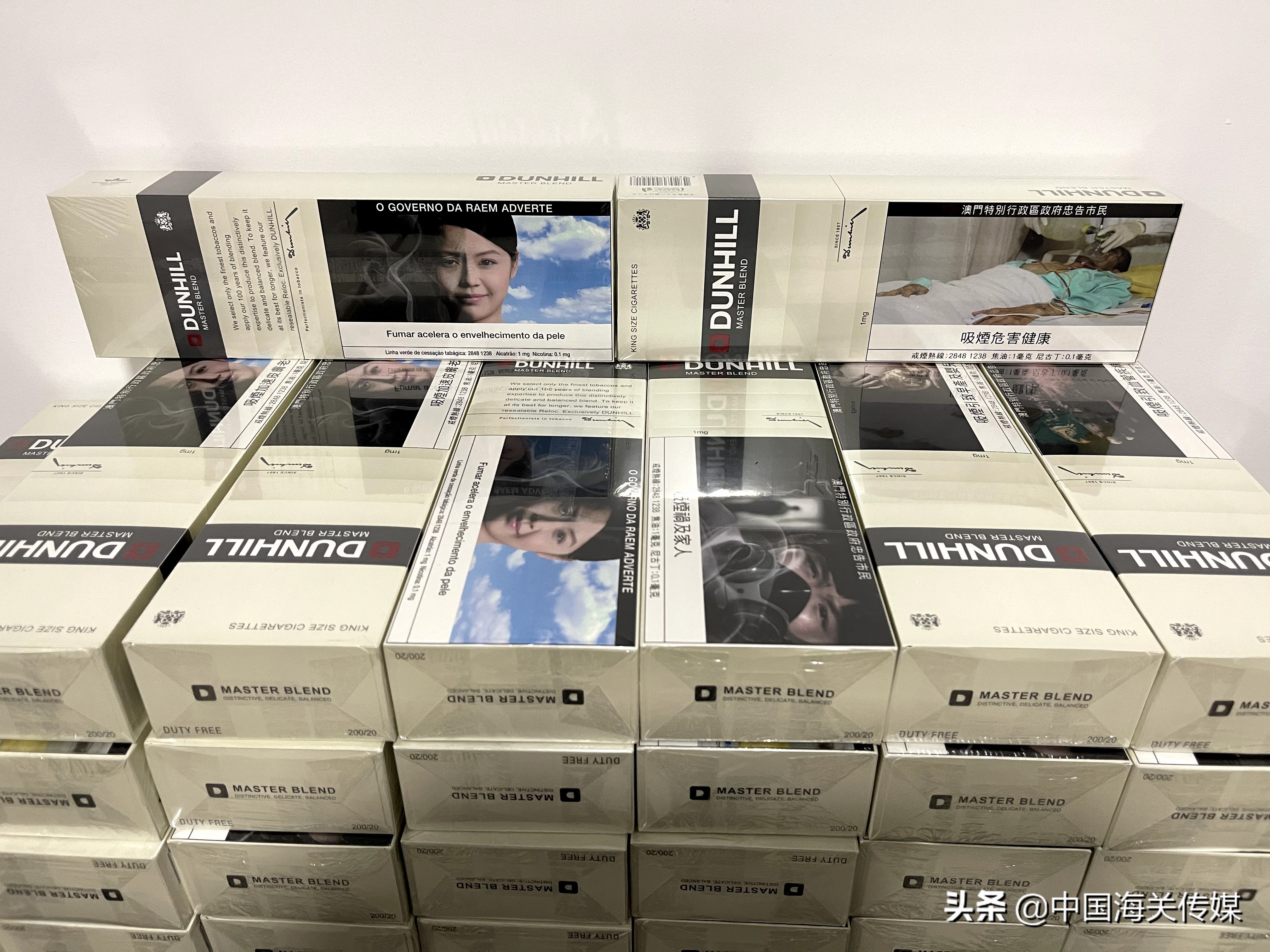 上海浦东机场海关严查澳门航线“水客”*私走**