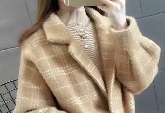 女人过了40岁就别穿得太老气了,40岁女人水貂绒搭配