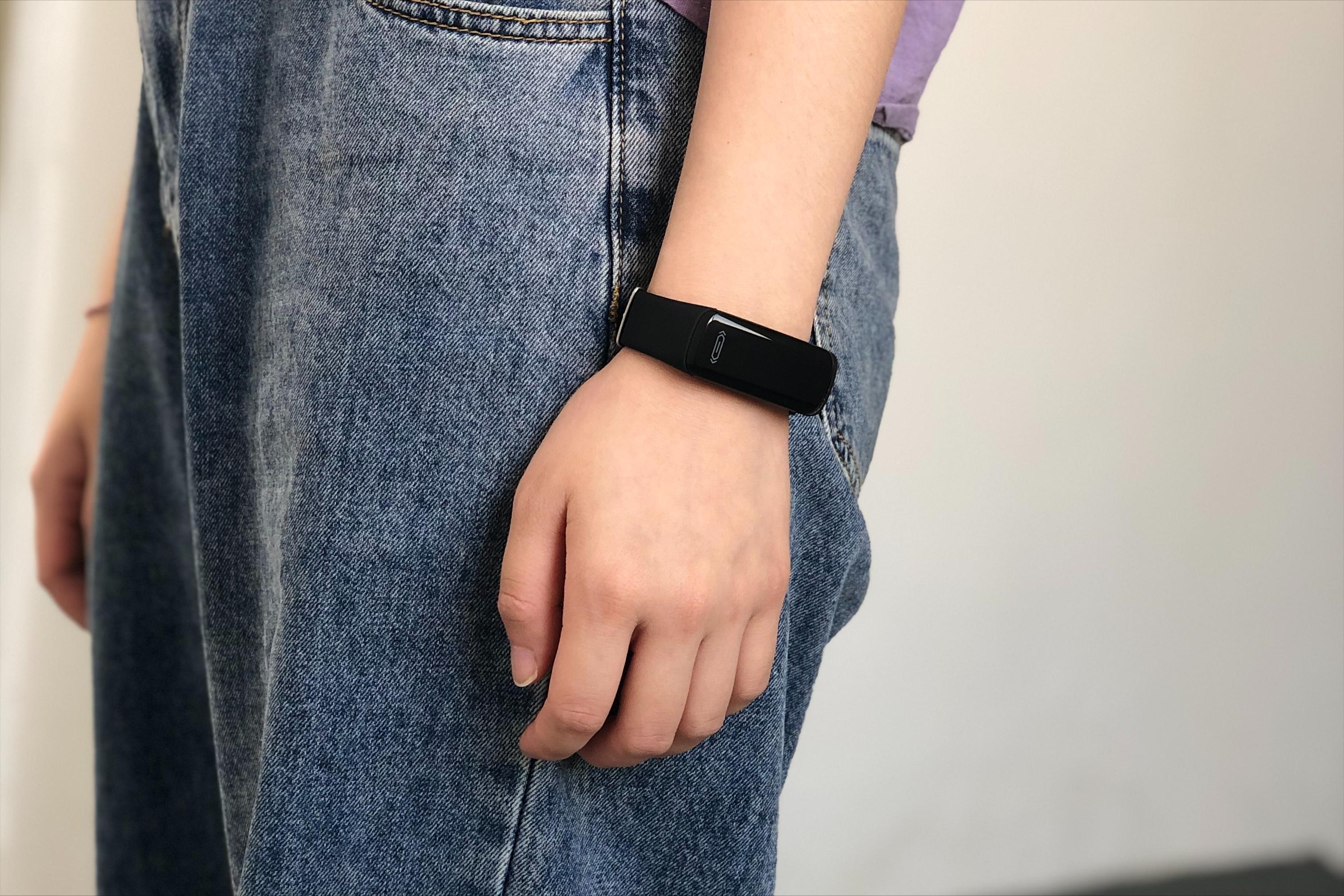 didoR6智能手环：送给准大学生表妹的礼物