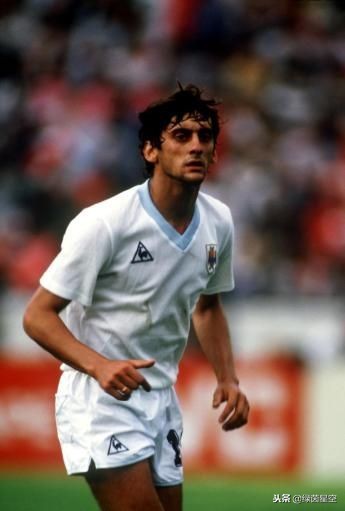 足坛上著名的9号,足球场上11号位置