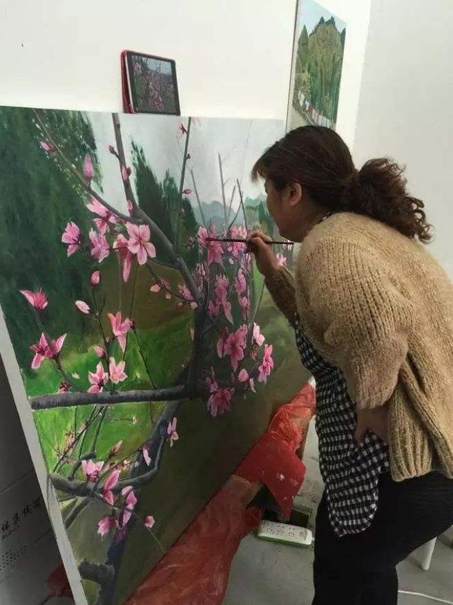 山东农妇仿大师绘画，因一幅卖出200元走红，专家：*渎亵**艺术