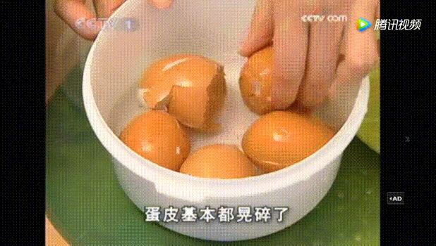 5秒剥鸡蛋的正确方法,鸡蛋剥皮的做法视频